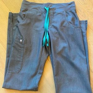 Figs Size Medium Kade Cargo Scrub Pants Graphite